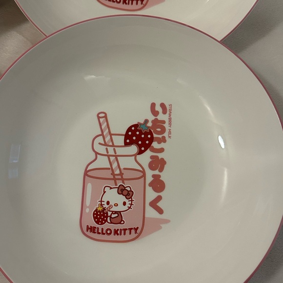 Hello Kitty Strawberry Milk Pasta Bowl Set of 4 ceramic Hard To Find - Picture 5 of 7